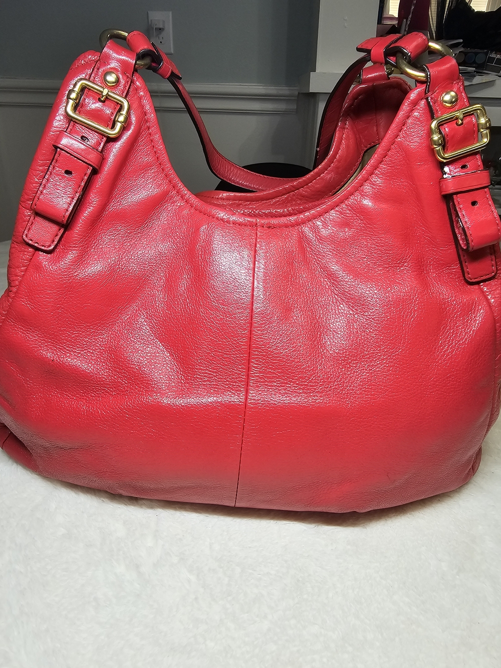 Coach Red Leather Hobo Bag with Gold Hardware - Picture 4 of 8
